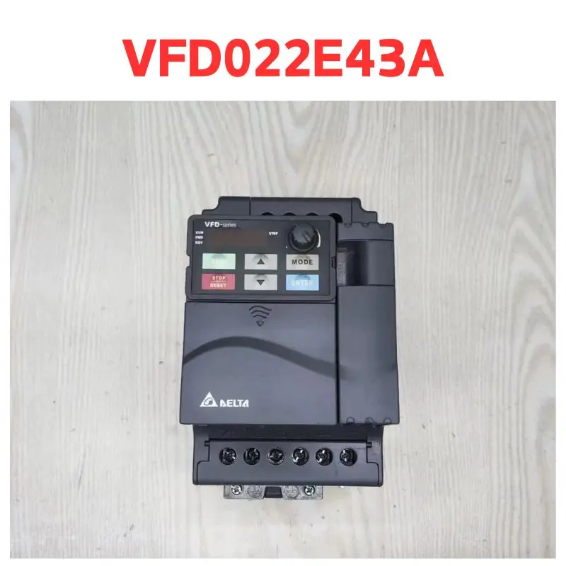 90% new, Delta inverter, VFD022E43A， Beautiful condition, well tested, fast delivery