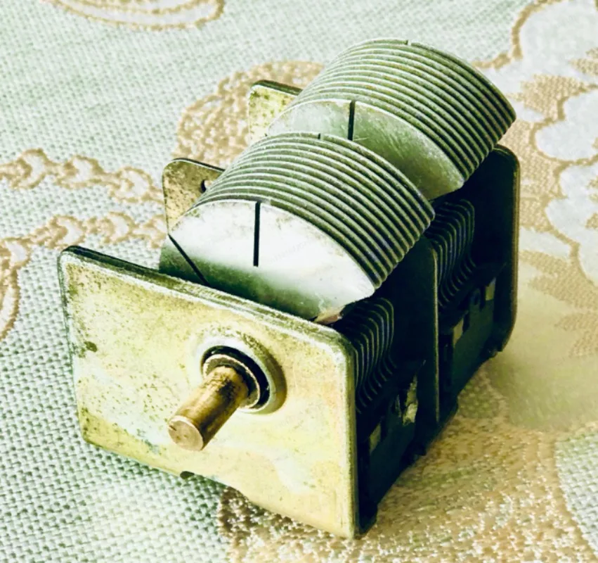 Picture 6: Duplex variable capacitor 365pF  2 adjustable capacitor uniform distance between the two