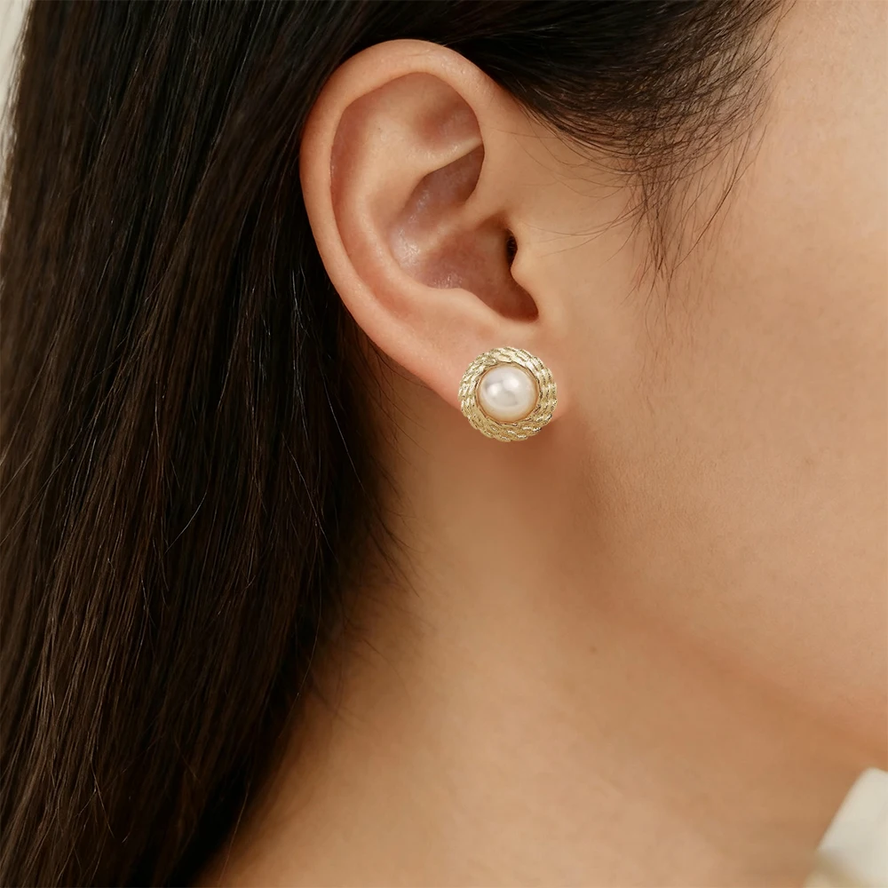 

Light luxury gold pearl metal earrings for women, high-quality waterproof jewelry, a gift of earrings for your girlfriend.