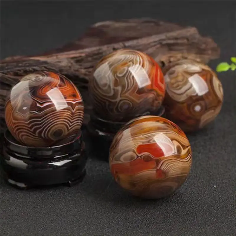 Manufacturers Wholesale a Large Number of Sardonyx Agate Stones, Fitness Ball. Send Friends to the Elderly for Fitness