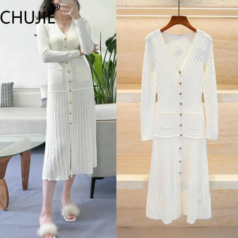 추지에 2025 가을 프렌치 스타일 니트 드레스 - 화이트 레이스 컷아웃 V넥 골드 버튼 슬림핏 우아한 오피스 드레스