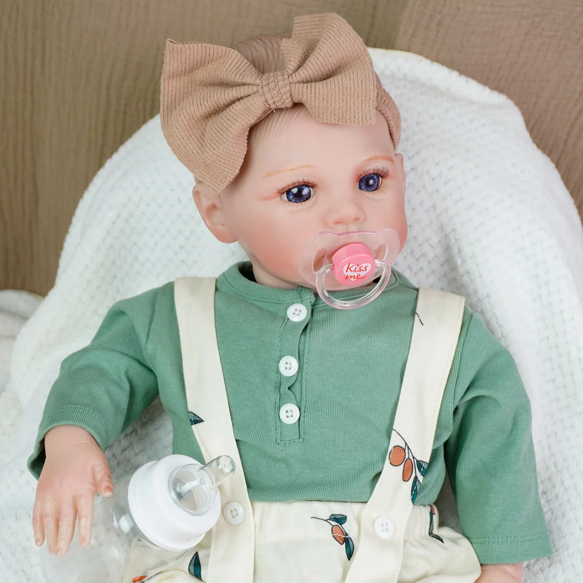 

Reborn Baby Doll Realistic Newborn Soft Weighted Body with Accessories Suitable for Children As Gifts Pretend To Play Collect