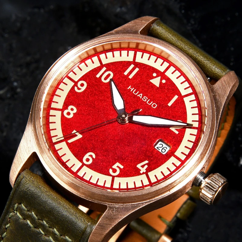 Reloj HUASUO Serie Flight con Caja de Bronce, Esfera Grande con Acabado Lacado, Movimiento Japonés y Mecanismo Superluminoso