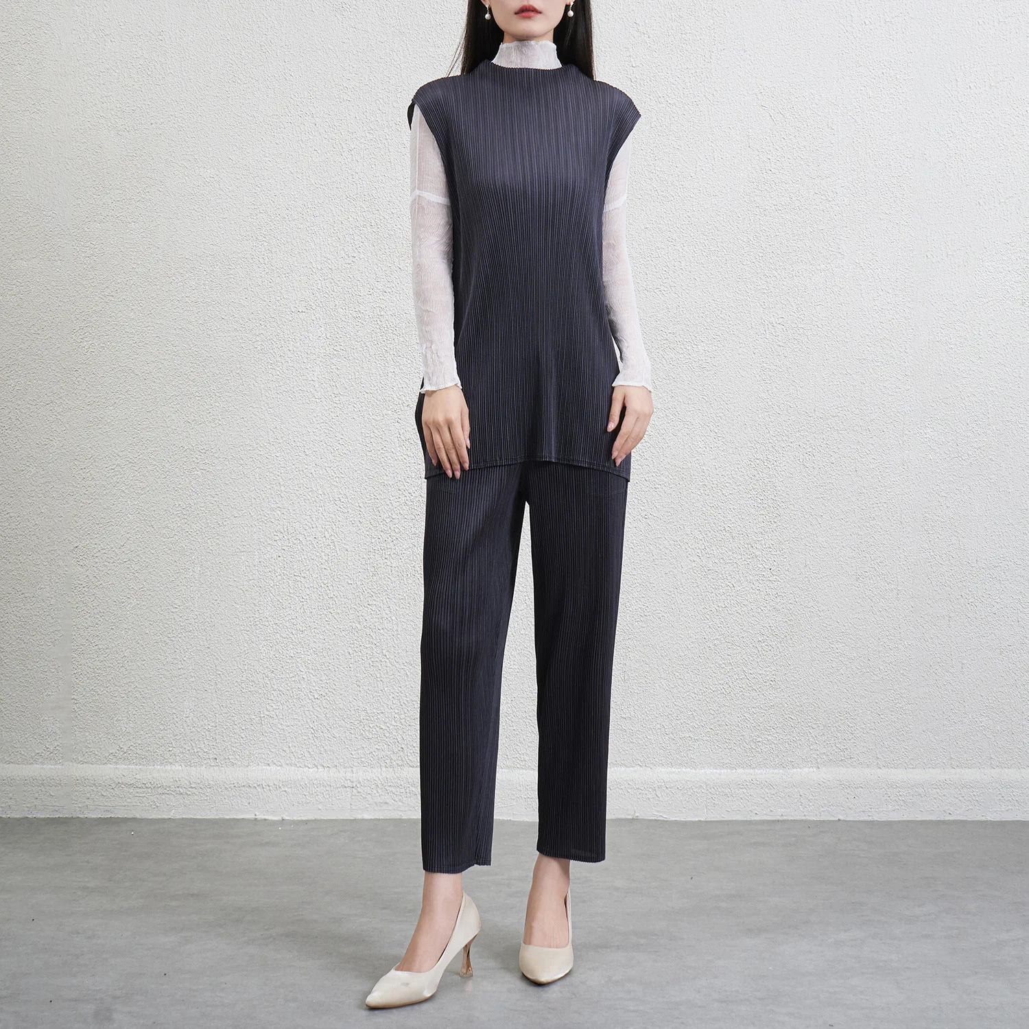 Miyake Pleats 2025 Japanese Fashion Two-Piece Set Solid Color Sleeveless Tank Top and Pencil Pants Top and Bottom Set for Women