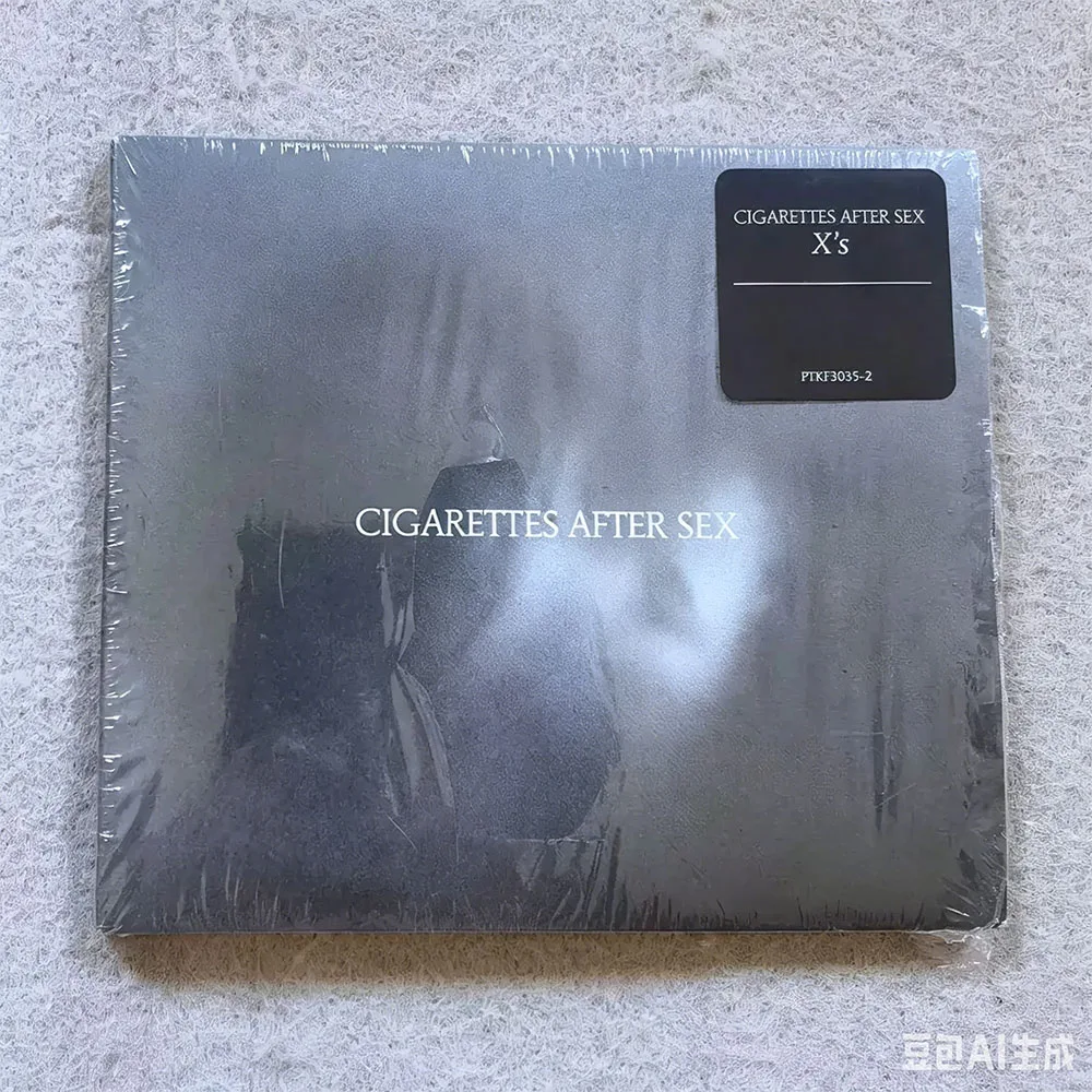 CD 'X's' continue à diffuser la même ambiance intime minimaliste et floue de la groupe, avec un ton émotionnel cohérentment mélancolique et doux.