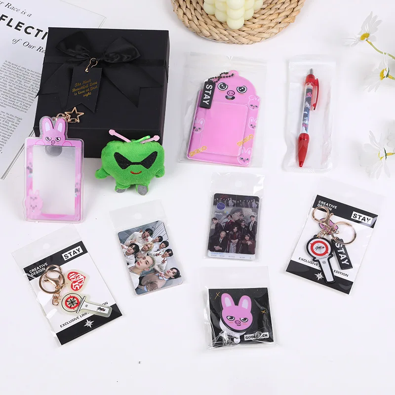 صندوق مجموعة بضائع المشاهير الجديد من SK مع بطاقة مجموعة المشاهير بنفس النمط هدية تذكارية قابلة للجمع