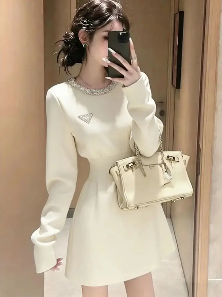 

Белое вязаное платье с завышенной талией для зрелых женщин, в стиле маленькой французской моды, зимнее, из полиэстера