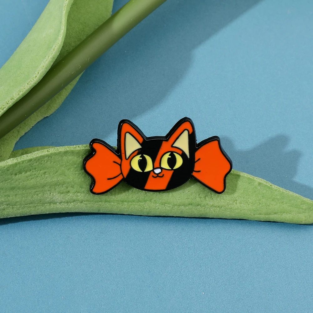 Creative Halloween Cat Enamel Lapel Pins Cartoon Funny Kitten Metal Brooches for Women Festival Badges Clothes Accessories Gifts