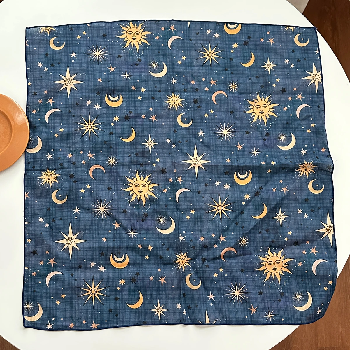 قطعة واحدة من وشاح مربع مطبوع عليه نجمة وقمر على الطراز البوهيمي مع نسيج مرن قابل للتنفس وخفيف الوزن، مناسب لملابس الشاطئ والترفيه، إكسسوارات عصرية متعددة الوظائف، وشاح ملون ملطخ