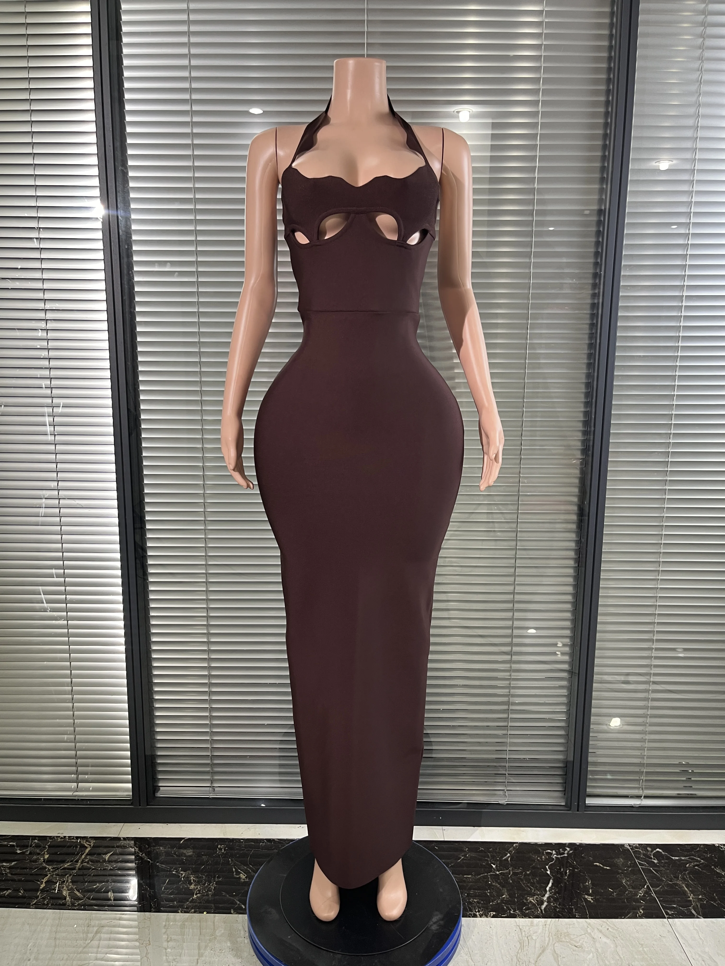 Abito lungo con fasciatura opulenta Donne ricce Scollo all'americana Busto a forma di cuore Tagliato Backless Split Maxi abito da sera Celebrity