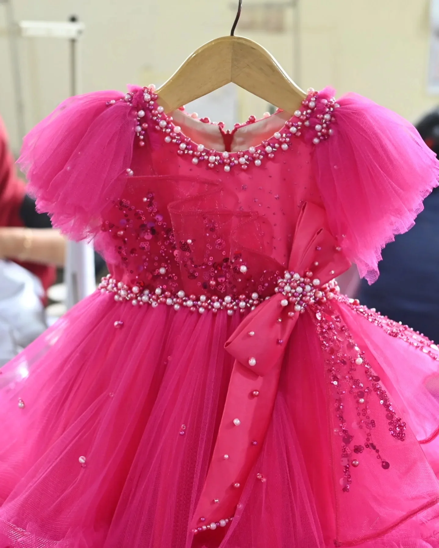 Customized Fuchsia Flower Girl Dresses For Wedding Pearls With Bow Knee Length Kids Birthday Party First Communion Ball Gown