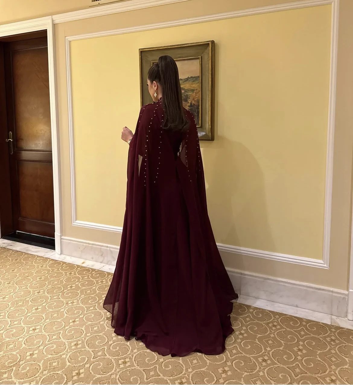 فستان سهرة رائع في المملكة العربية السعودية فساتين حفلات شيفون عنابي كريستال لامع مع فستان حفلات مطرز بالخرز