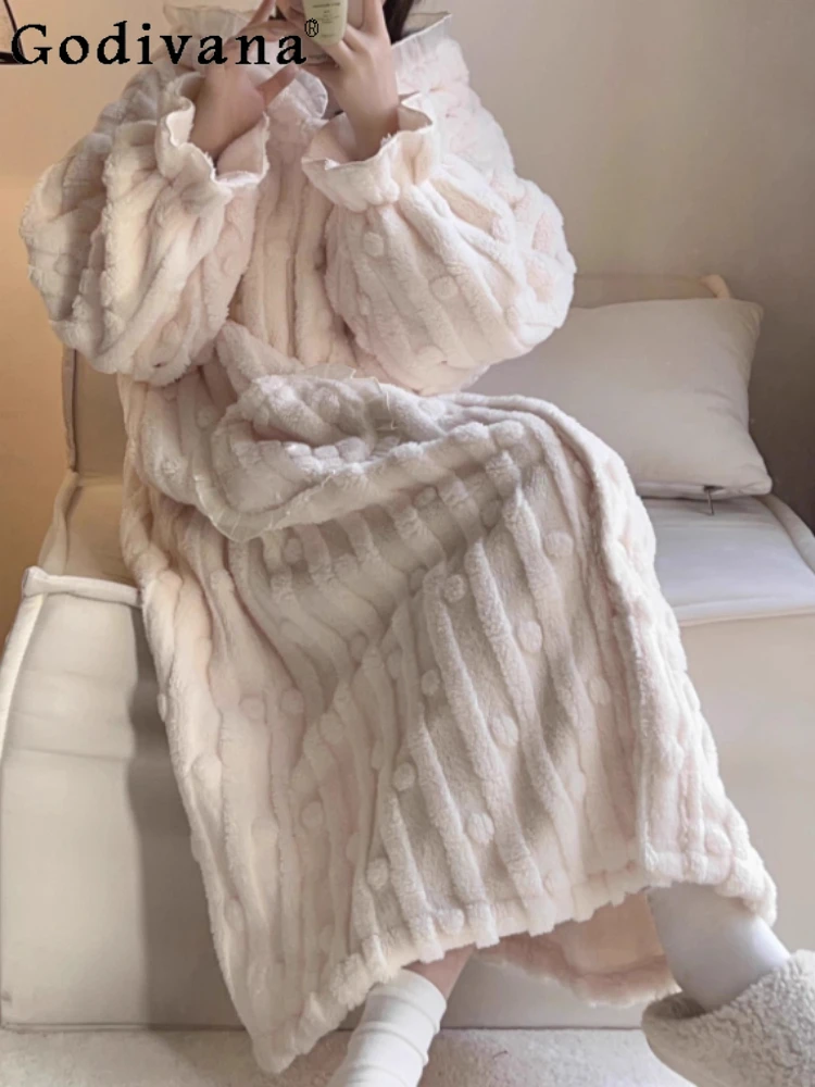 

Large Size Cute Loose Fashion Age Reduction Versatile Coral Fleece Pajamas Women Winter 2025 New Nightgown Thickened Loungewear