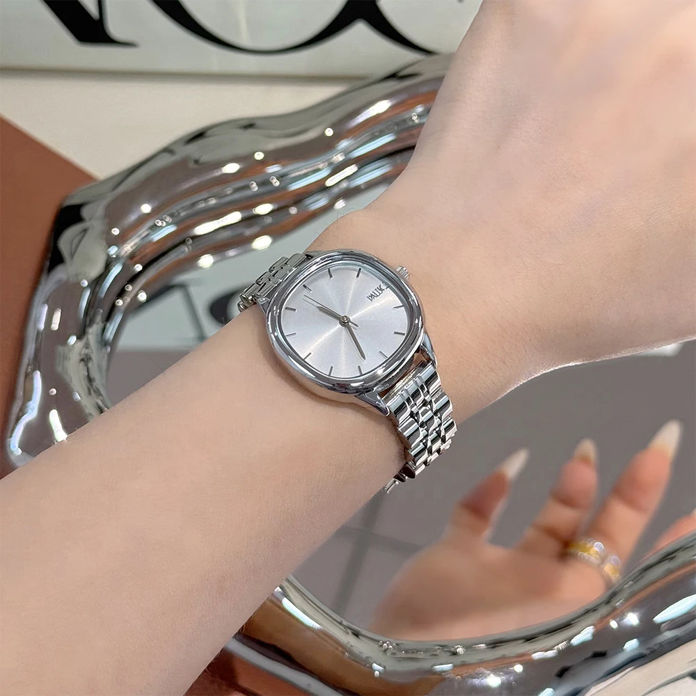 ساعة يد نسائية أنيقة جديدة فاخرة وبسيطة باللون الذهبي والفضي بمينا مربع صغير من الفولاذ المقاوم للصدأ كوارتز ساعة يد نسائية