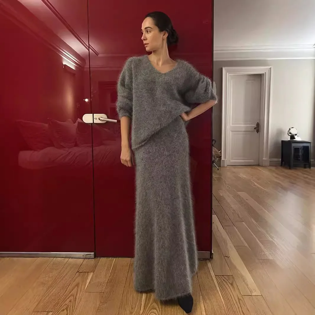 

2024 autumn and winter new women's clothing imitation mink knitted lazy V-neck sweater fishtail skirt set