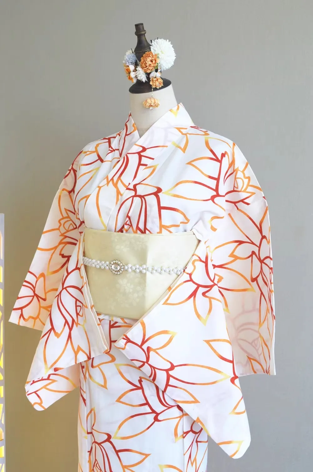 yukata-tradicional-japonesa-–-vestido-kimono-de-algodon-morado-para-mujeres-y-ninas-base-blanca-con-colores-degradados