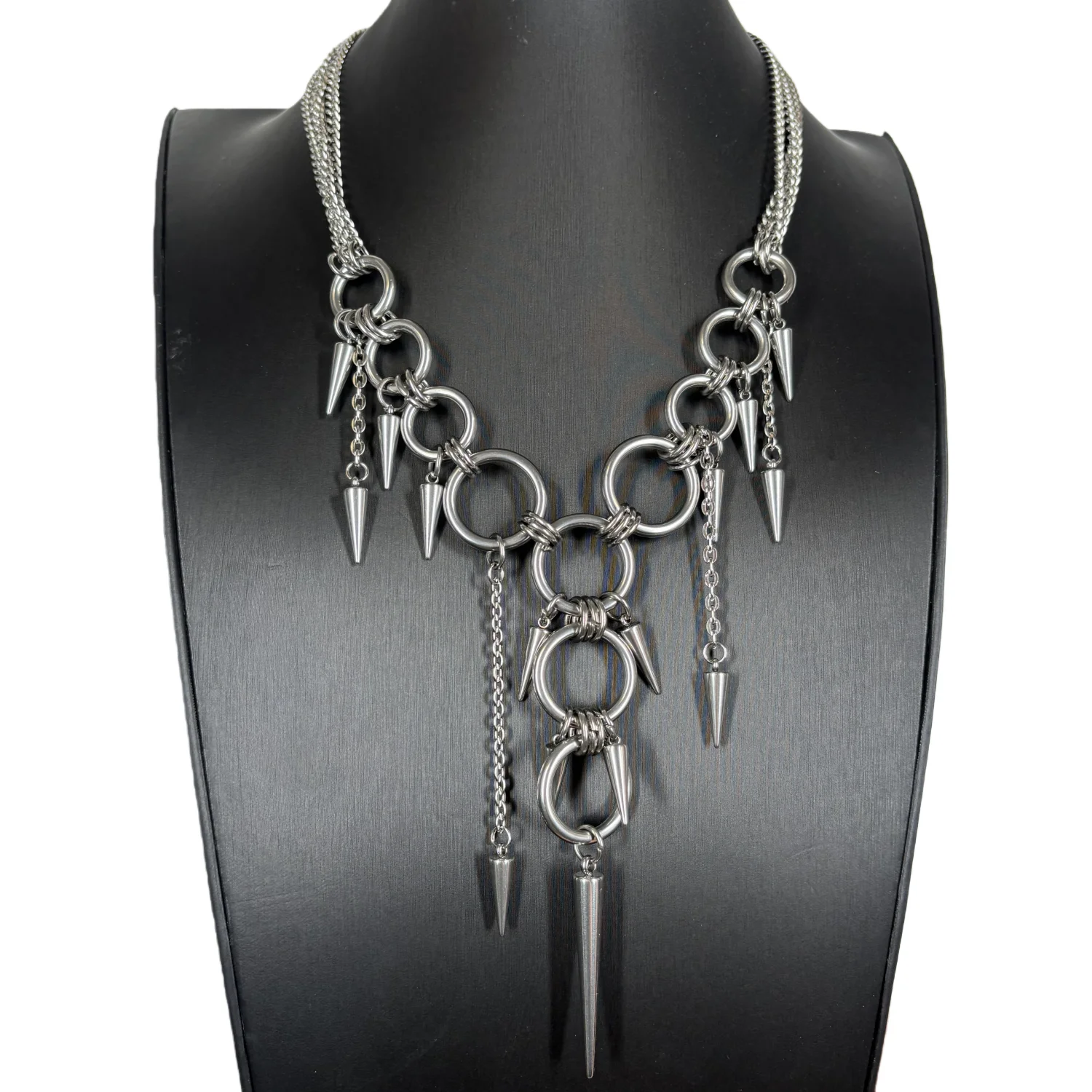 اليدوية الشرير الصخرة ثقب سبايك مبالغ فيها الصلب حلقة شرابة للنساء الرجال الأزياء برشام قلادة سترة سلسلة الملحقات