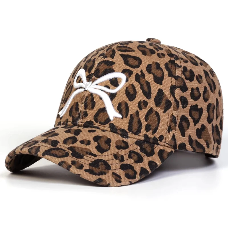 Casquette léopard : l’accessoire sauvage chic