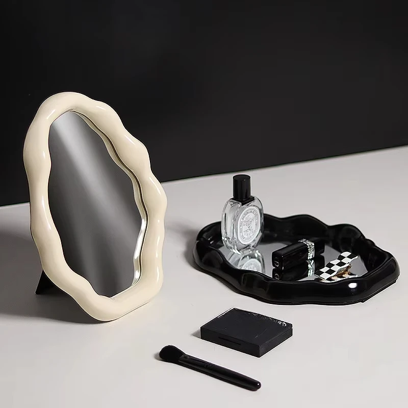 

Nordic Small Portable Desktop Makeup Mirror Modern Birthday High Appearance Handheld