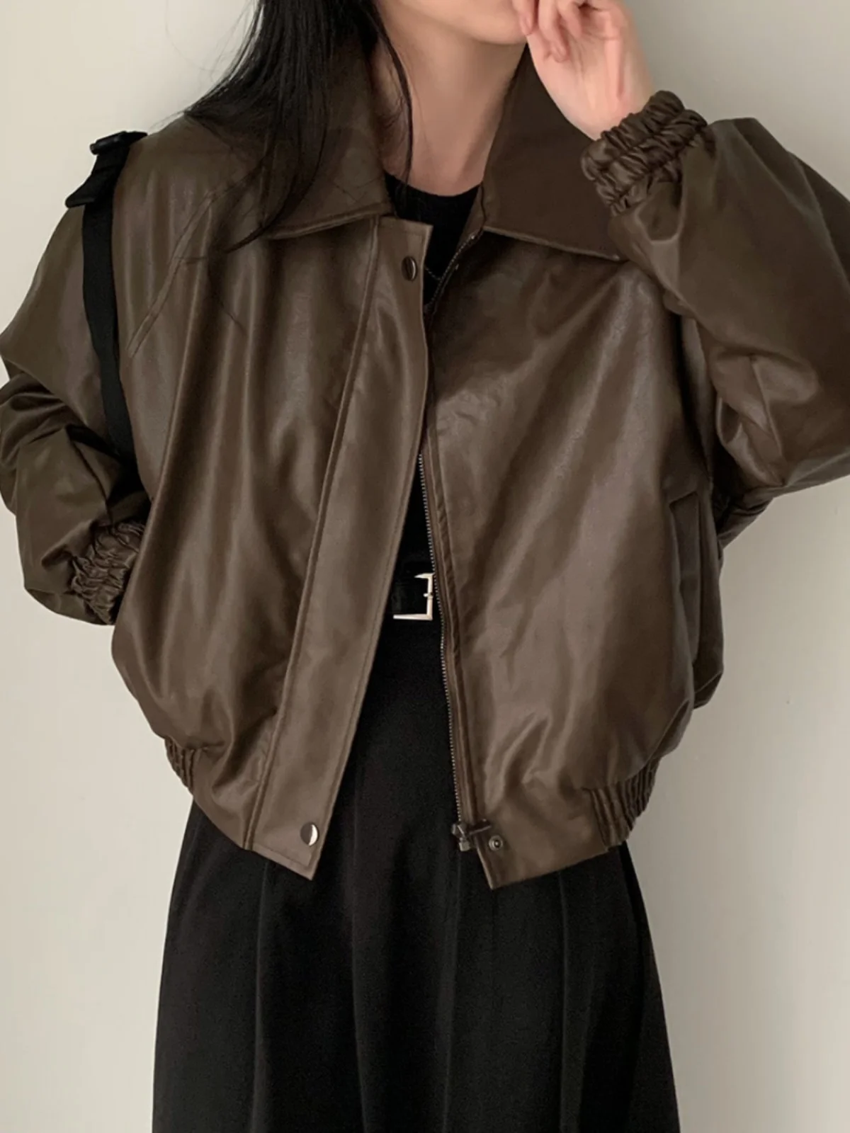 겨울 여성용 플리스 안감 가죽 재킷 루즈핏 긴 소매 턴다운 칼라 패셔너블 레트로 홍콩 스타일 숏 코트