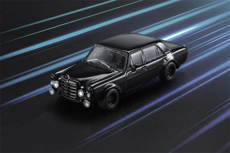 Liberty64 1:64300 SEL Black /SilverPig Model Car