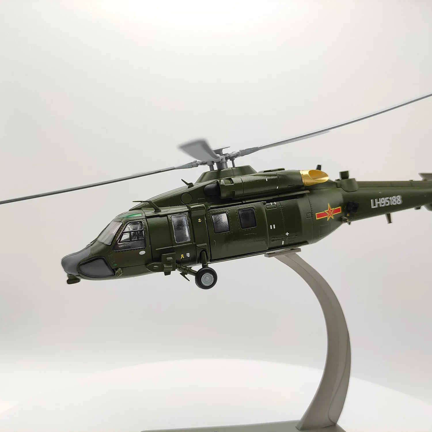 Diecast 1:72 Scale Z-20 LH95188 Tactical Utility Helicopter Military Combat Alloy Aircraft Model Collection Toy Gift Display