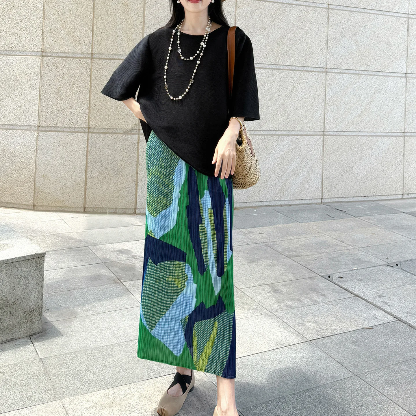 

Miyake Pleated Women's 2025 Spring and Summer New Black Short-sleeved Top Printed Pleated Fashion Half-body Skirt Fashion Set