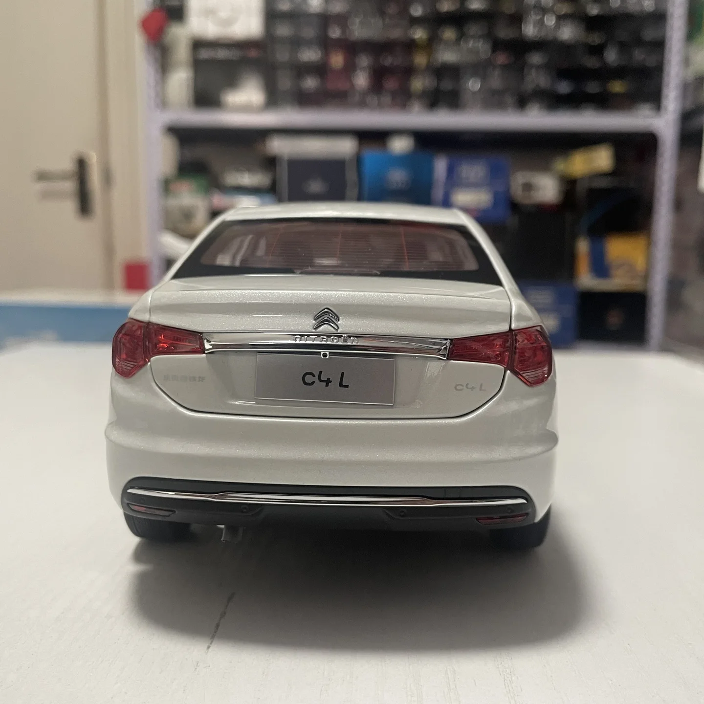 مقياس 1:18 دييكاست سبيكة بيضاء سيتروين C4L 2013-2015 ألعاب سيارات نموذج كلاسيكيات الحنين الكبار هدايا تذكارية عرض ثابت #5