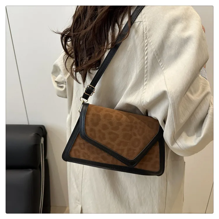 

Новая женская сумка, популярная новая женская сумка, зимняя универсальная сумка через плечо, маленькая квадратная сумка Ins