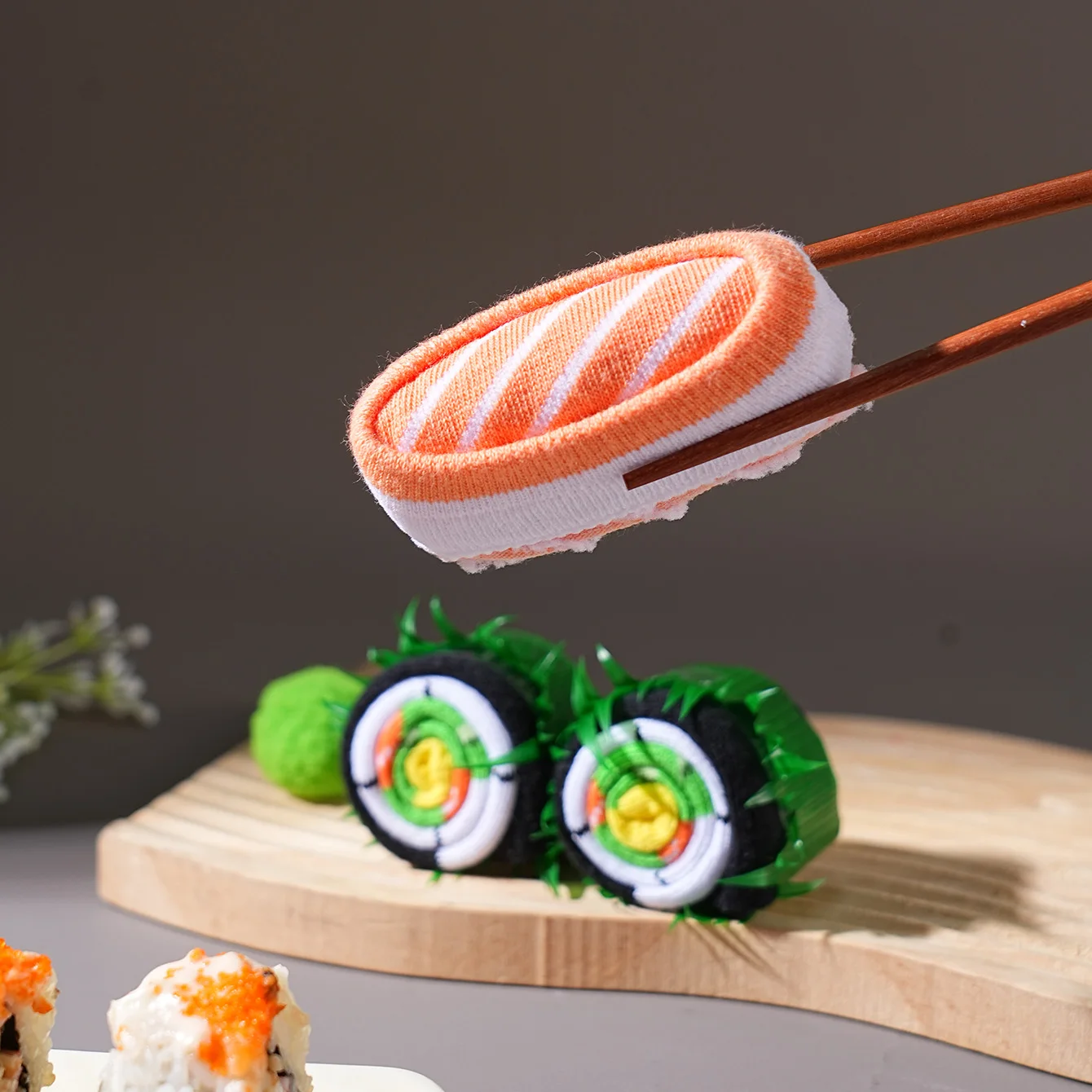 زوجان من جوارب منتصف الساق للرجال والنساء، جوارب صندوق هدايا سوشي السلمون الملونة المبتكرة والممتعة، طراز عصري أوروبي وأمريكي، هدايا جديدة غير رسمية للحفلات، عيد الميلاد، سانتا كلوز، أنماط الخريف والشتاء، جميع المواسم #5