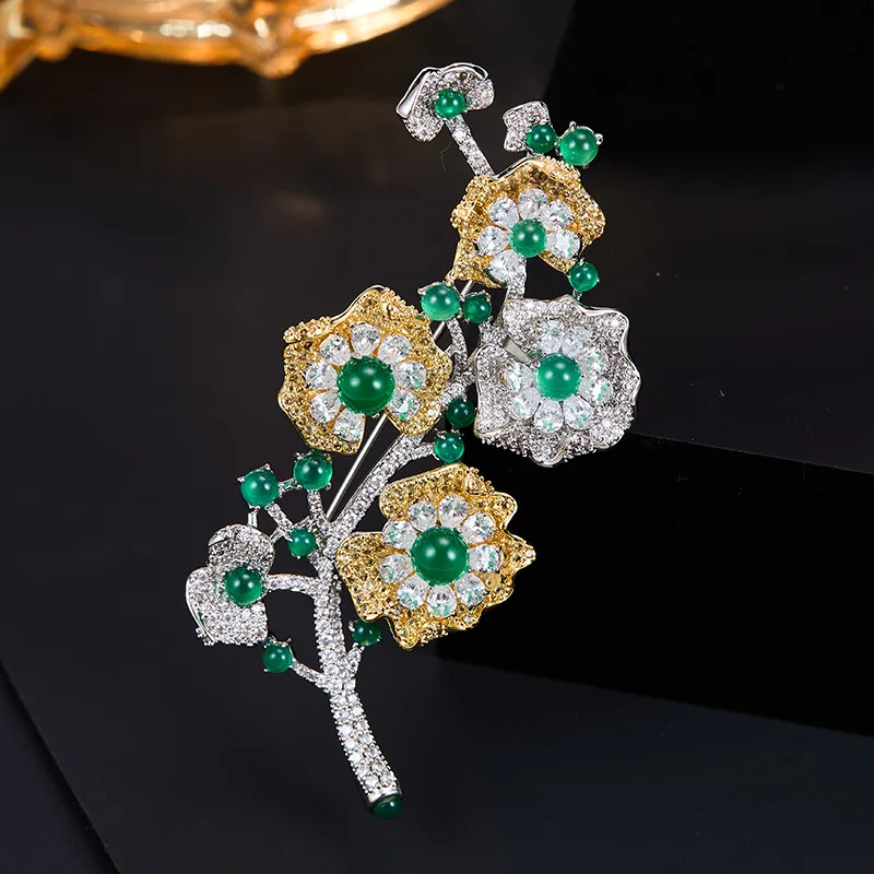 Luxury Emerald Flower Brooch for Women Gold and Silver Two-Tone Floral Lapel Pin Elegant Wedding Engagement Party Accessory