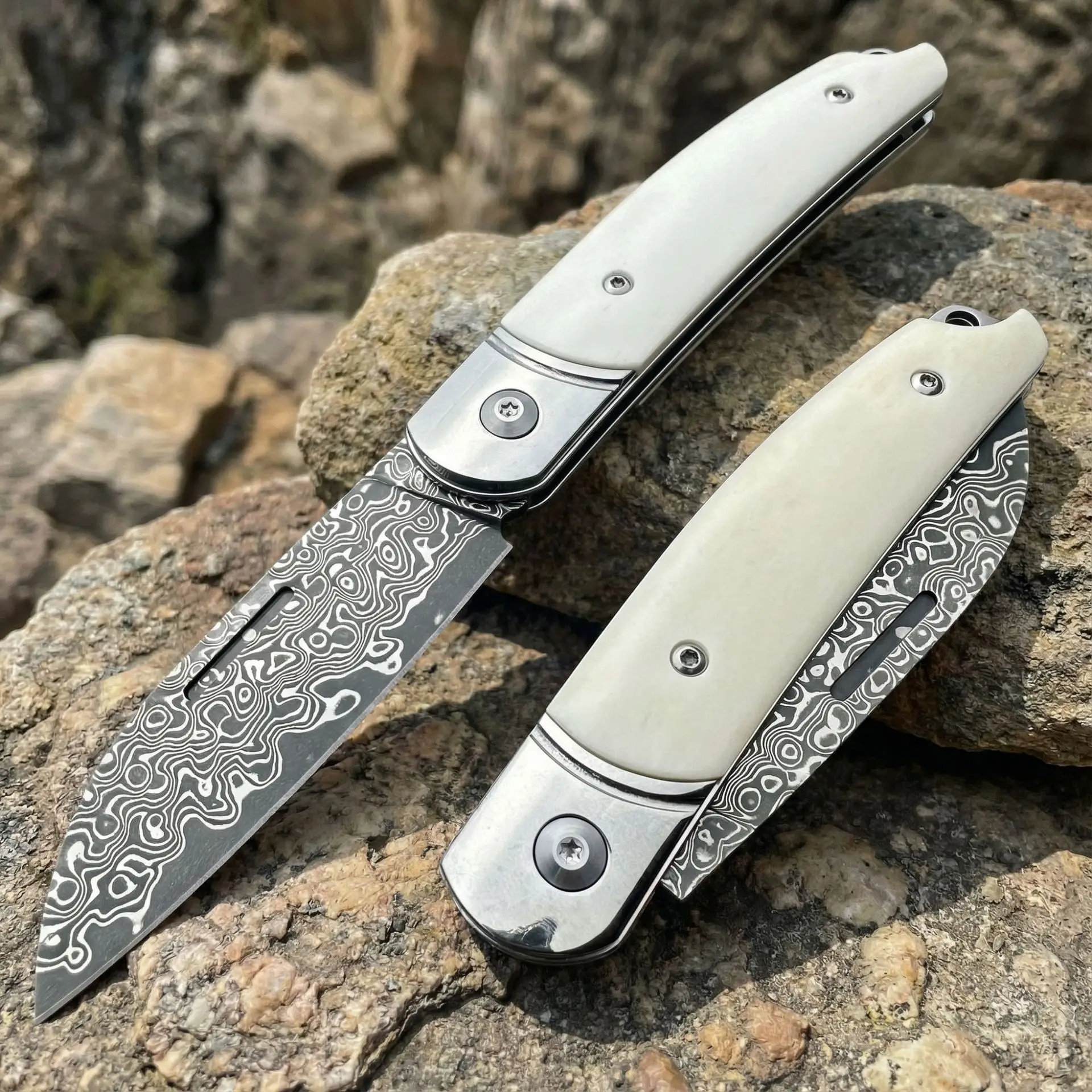 Natural Bone Handle Folding Knife, Damascus Pattern Blade, Ergonomic Smooth Grip for Daily Carry & Light Outdoor Use