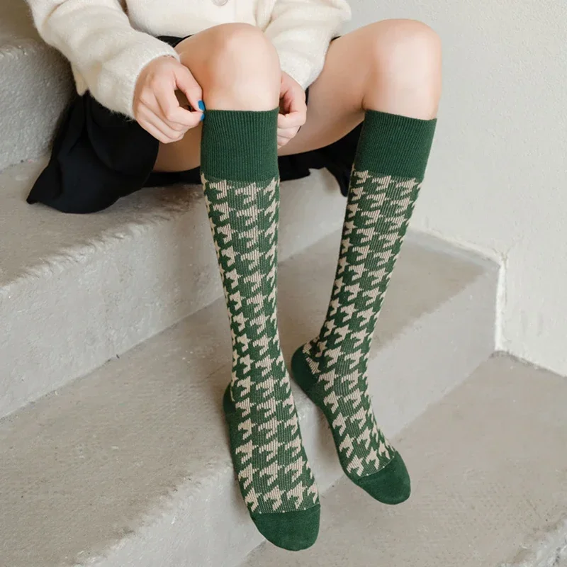 Mode café couleur diamant motif à carreaux chaussettes au genou femmes Ins nouvelle fête reine genou-bas sur genou longues dames filles