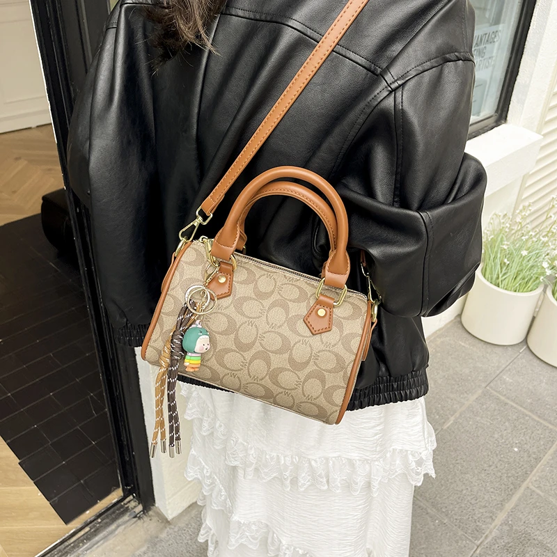 

Luxury Design Casual Women's Messenger Bag High Quality Designer Leather Handbag Elegant And Trendy Zipper Shoulder Bag