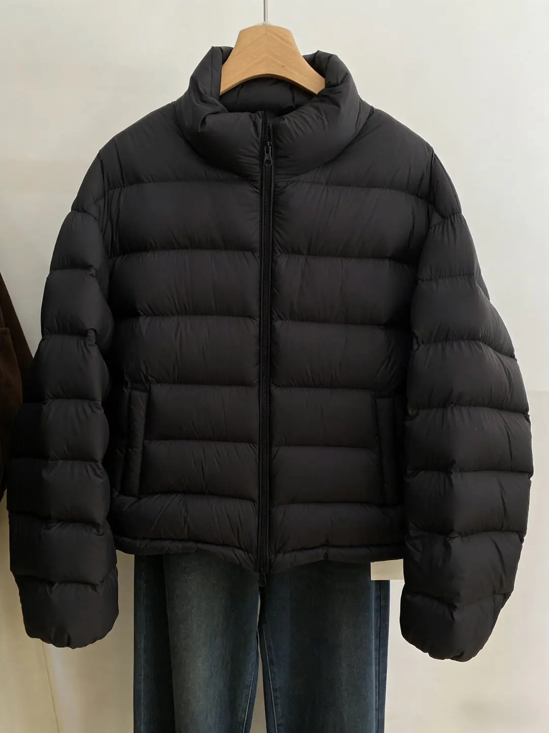 

Высококачественная простая черная утепленная хлопковая куртка с воротником-стойкой для женщин, модная повседневная верхняя одежда, новинка зимнего сезона