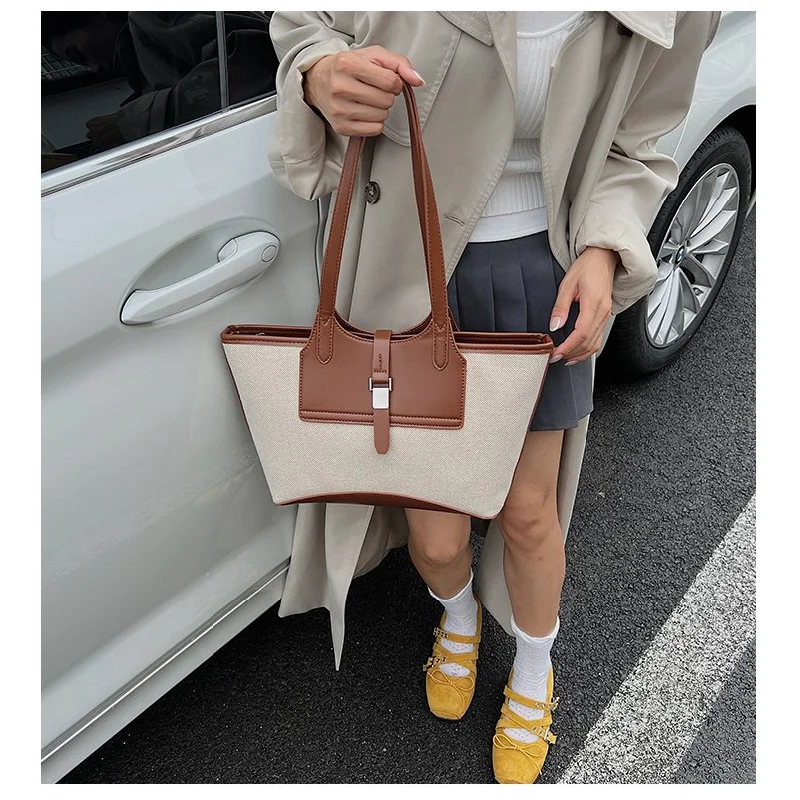 

Women's Handbag Made Of Begonia-Patterned Leather Boasting High-End Paris Commuter Lasting Spacious Modern Style​