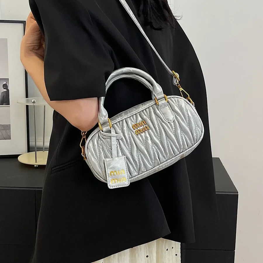 

2023 Новая женская сумка для боулинга с морщинами, стильная сумка через плечо, квадратная сумка в стиле ретро, уникальный текстурированный дизайн для повседневного ношения