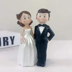Cartoon Resin Bride and Groom Ornaments Figurine Wedding Ornament Cake Topper Decor Valentine's Day Gift