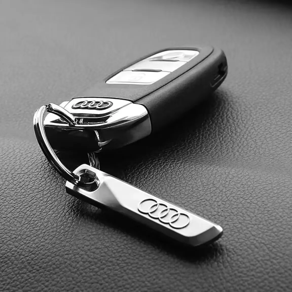 Metal Car Keychain Badge Key Ring Car Logo Pendant Men Gift For Audi Sline A6 C5 C6 C7 C8 A4 B5 B6 B7 B8 B9 S3 S4 S5 Q3 8U Q5 8R