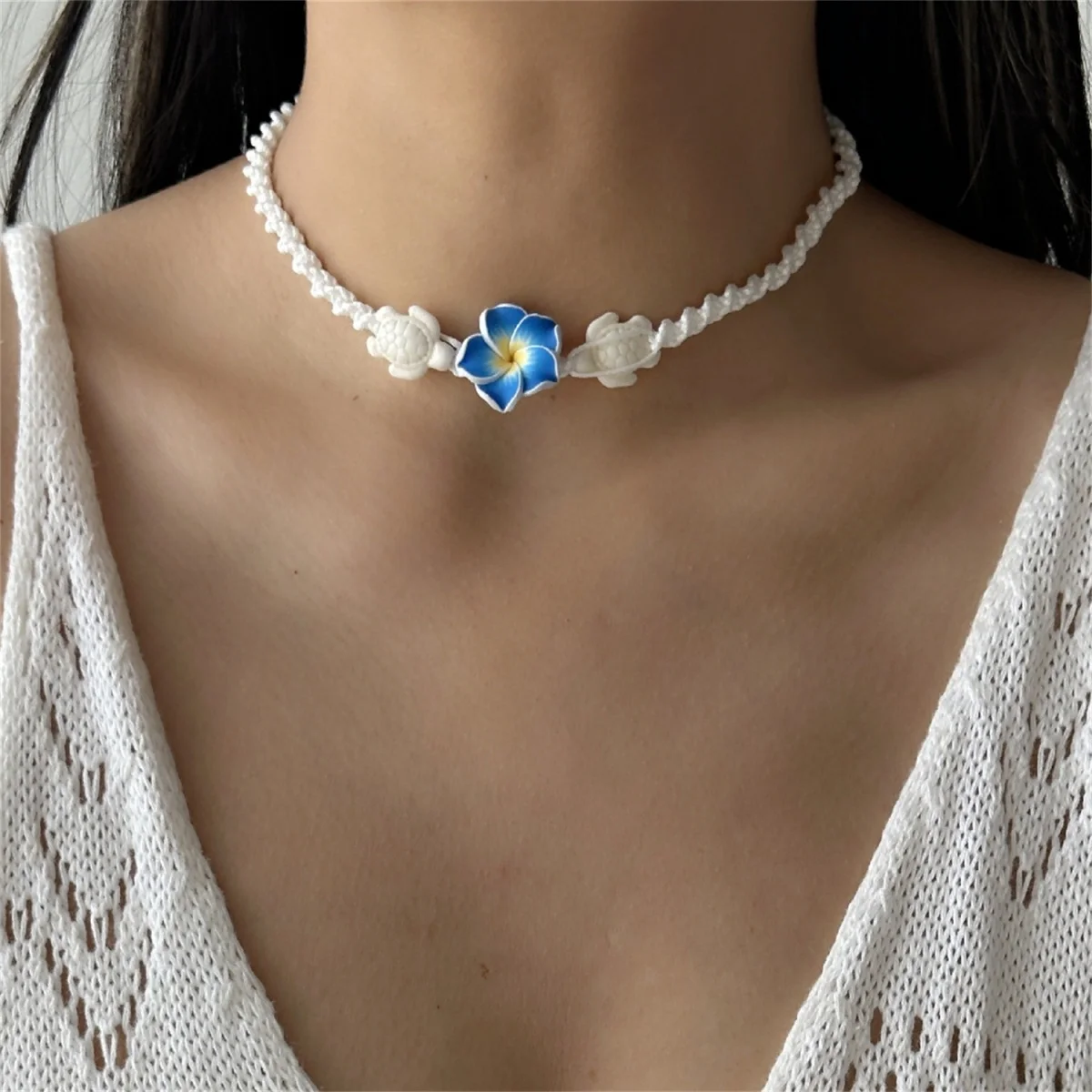 Boho-Halskette aus weicher Tonerde mit weißem geflochtenem Seil für Damen und Herren, Harz-Meeresschildkröten, florales Choker-Halsband, Sommer-Strand-Urlaubsschmuck – Detail 12