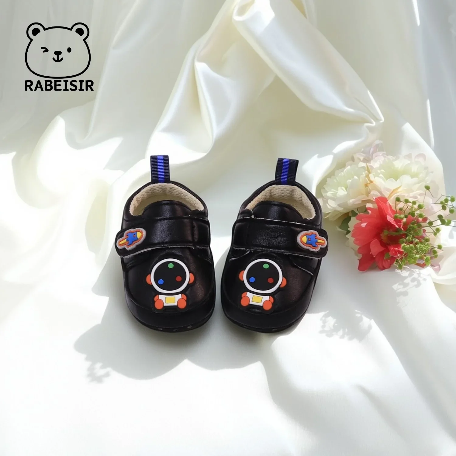 

Мужская детская обувь, детская спортивная обувь на одну ногу, дышащая и нескользящая обувь с мультяшным рисунком на липучке.