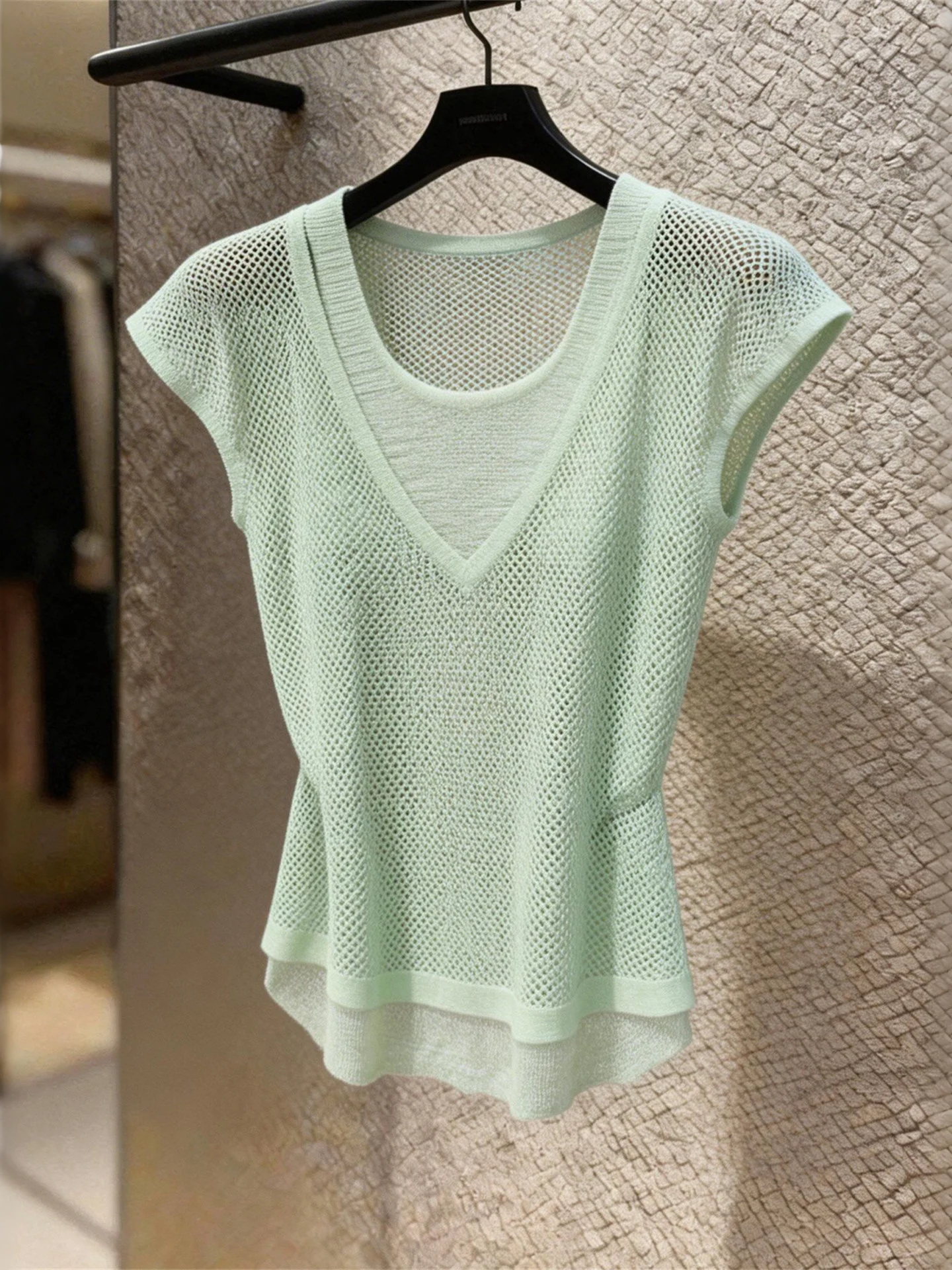 

Mint Green V-Neck Hollow Knitted Short Sleeve T-Shirt Women's Summer Unique Beautiful Design Sense Fake Two-Piece Small Flyin...