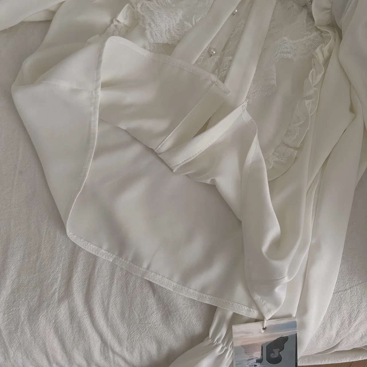 เสื้อยืดสไตล์วินเทจญี่ปุ่นฤดูใบไม้ร่วง ดีไซน์หรูหราแบบกอธิค แต่งโบว์ ลูกไม้ ระบายที่คอ ติดกระดุมแถวเดียว สไตล์ Y2K ฮาราจูกุ