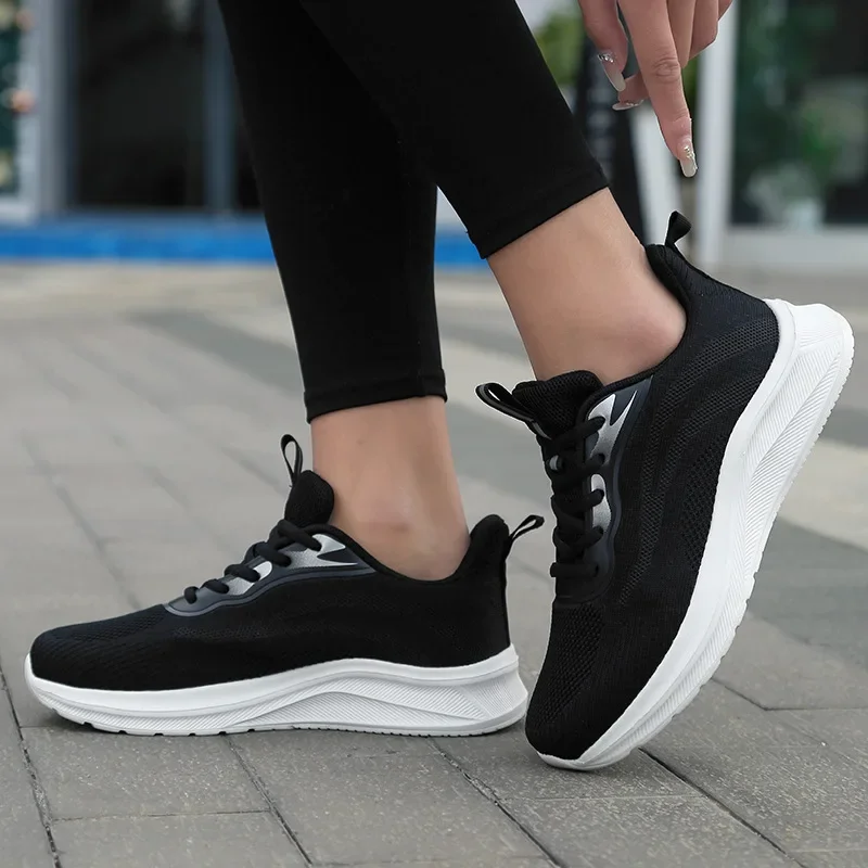 2023 New Women's Sports Shoes Quanzhou Jingjiang Womens Net Shoes Breathable Flat Bottom Ultra Light Running Shoes Summer