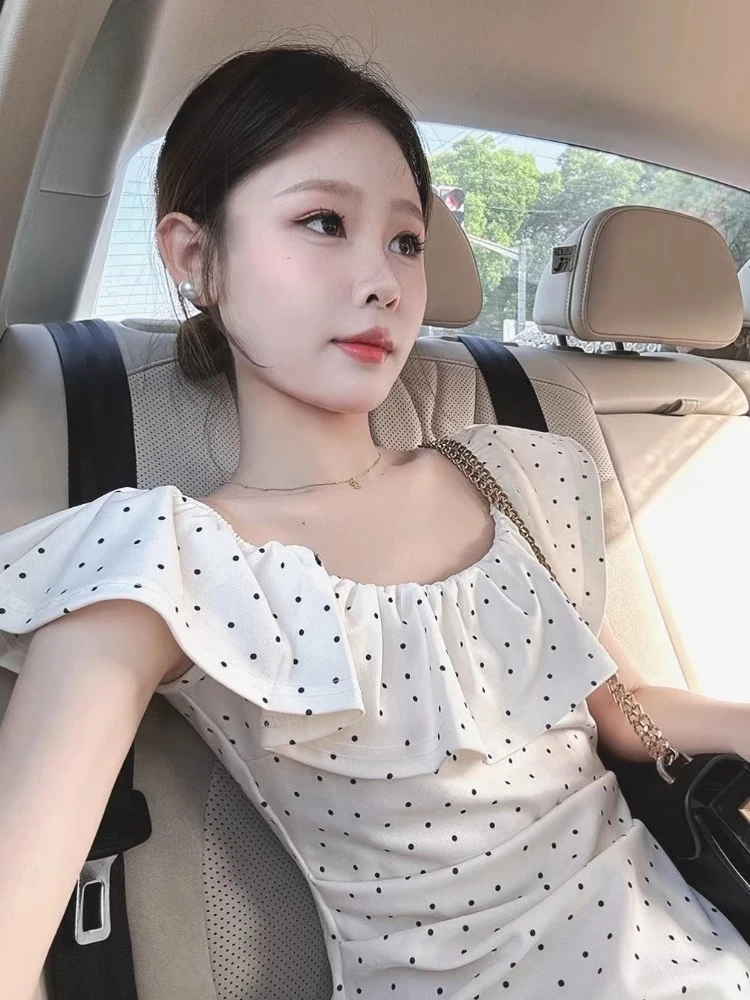 

Summer 2026 White Polka Dot Slimming Design Korean Sle Commute ort Sve round Ne Top Versatile Faionable Body ape...