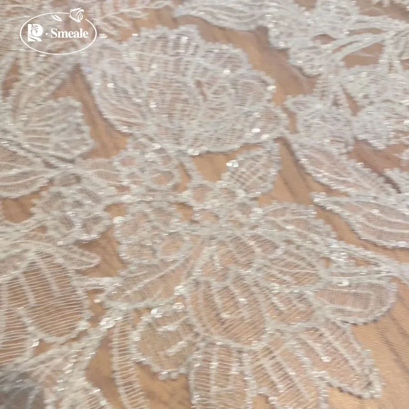 Fischerei-Linien-Stickerei mit Perlen und Pailletten für Hochzeitskleider-Spitzenstoff. DIY-Nähstoff. – Detail 4