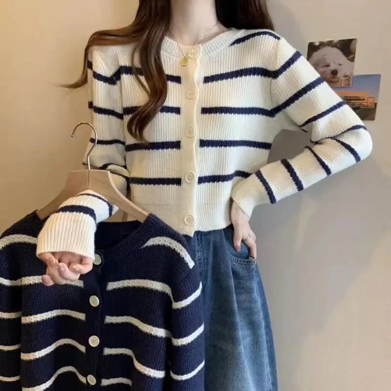 

Korean O-Neck Striped Sweaters Women's Clothing Vintage Contrasting Colors Autumn Winter Single-breasted Short Knitted Jumpers