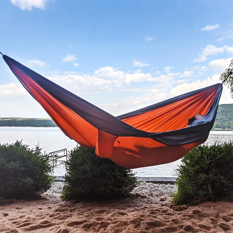 Hamaca para acampar, cama colgante de nailon con paracaídas portátil con 2 correas para árboles, adecuada para mochilero, playa, patio y terraza