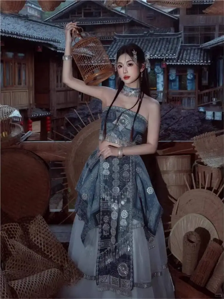 

New Fiesta Carnival Halloween Cos Cosplay Miaojiang Girl Minority Nation Clothing Batik Tie-dye Tube Top Miao Ethnic Group