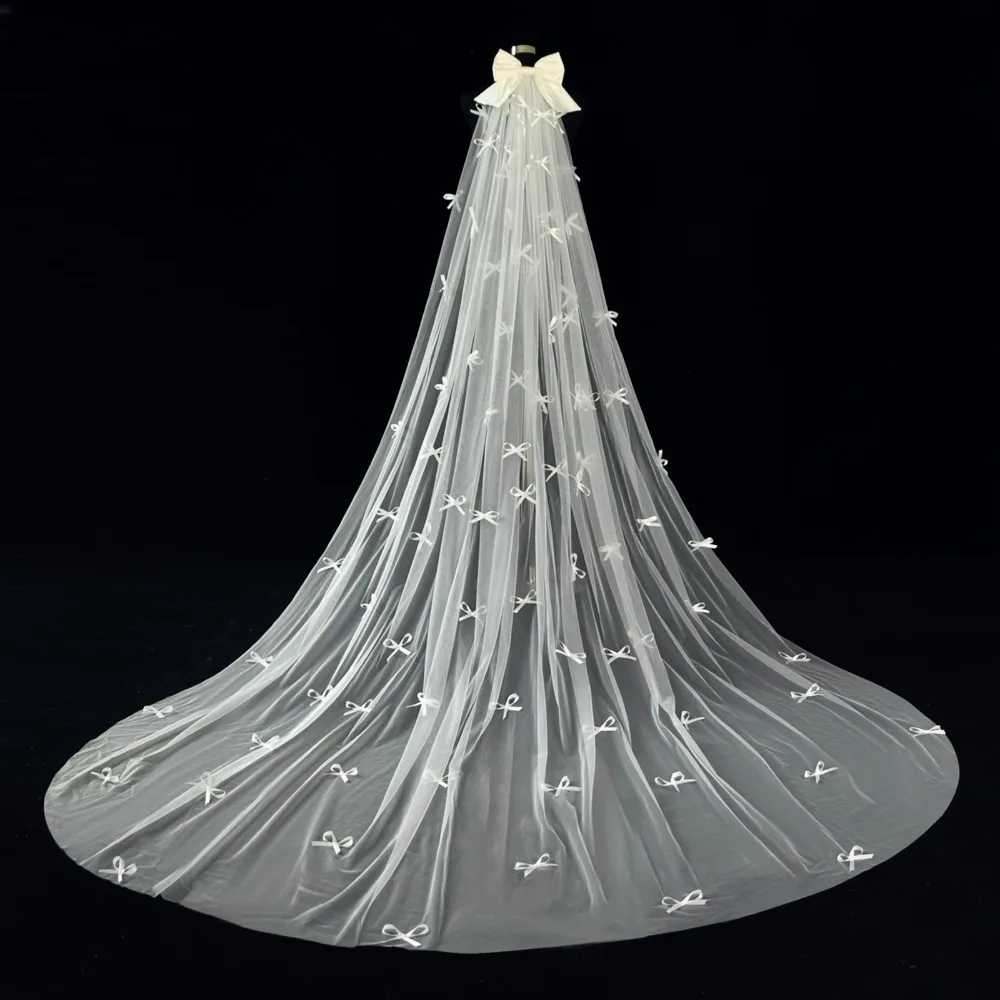 

Luxury Girly Bow Cathedral Veil with Cut Edge Wedding Veil with Comb for the Bride Wedding Dress Wedding Props